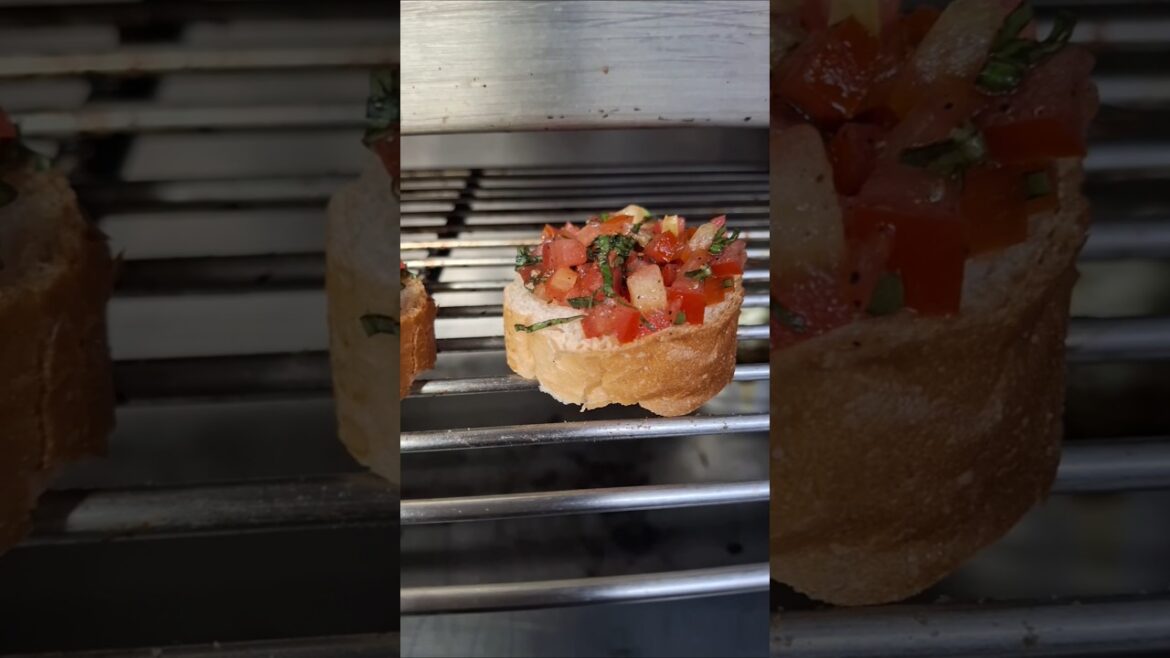 Bruschetta al Pomodoro #bruschetta #italianfood #quickrecipe #yummyshorts #viral #shots #chefLife #y