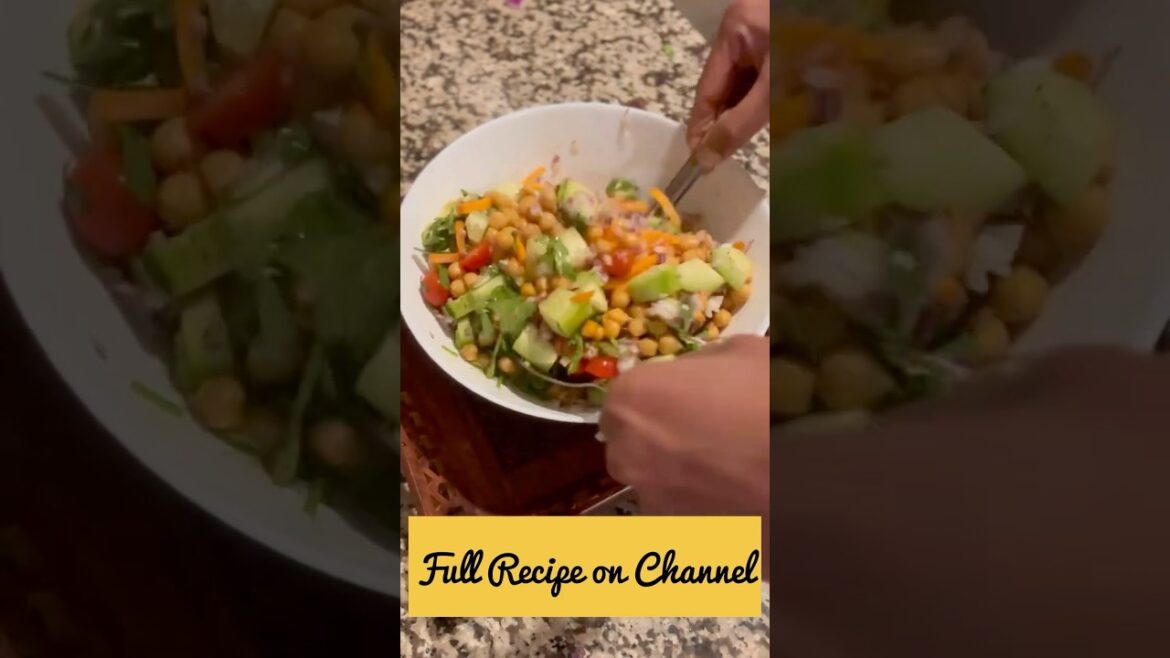 Mediterranean Chickpea Salad | Protein Packed Meal Ideas | Great for Weight Watchers! #shorts