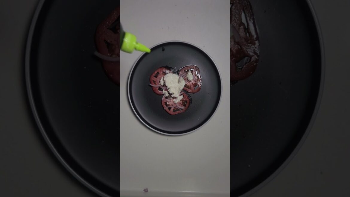 Tomato Salad with Burratta and Balsamic Glaze #cooking #snack #italiancuisine #lunch