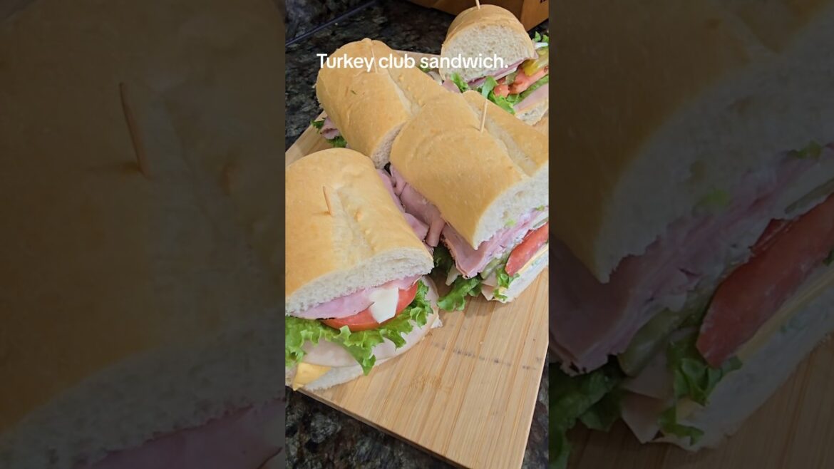 Turkey club sandwich. #yolia #food #cooking #sandwich #recipe #easyrecipe.