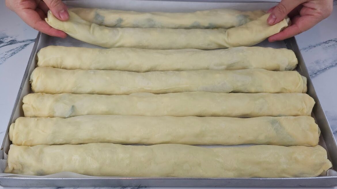 ıspanak aldığımda hemen yapıyorum yiyenler bayılıyor hayatımda yediğim en lezzetli börek ıspanak aldığımda hemen yapıyorum yiyenler bayılıyor hayatımda yediğim en lezzetli börek