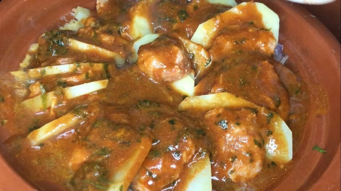 طاجين الكفتة والبطاطا في لمح البصر – مثالي لرمضان والأيام المزدحمة! طاجين الكفتة والبطاطا في لمح البصر – مثالي لرمضان والأيام المزدحمة!