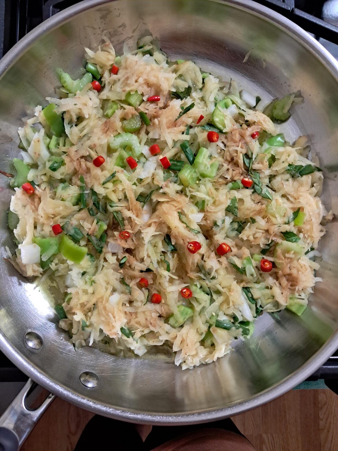 Hashbrowns with fresh Long Slim Cayenne, Cubanelle and garden basil