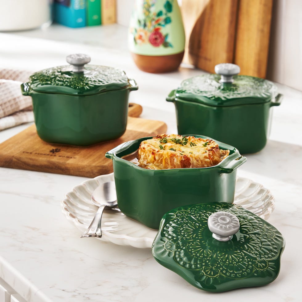 The Pioneer Woman Stoneware Snowflake Cocotte Set