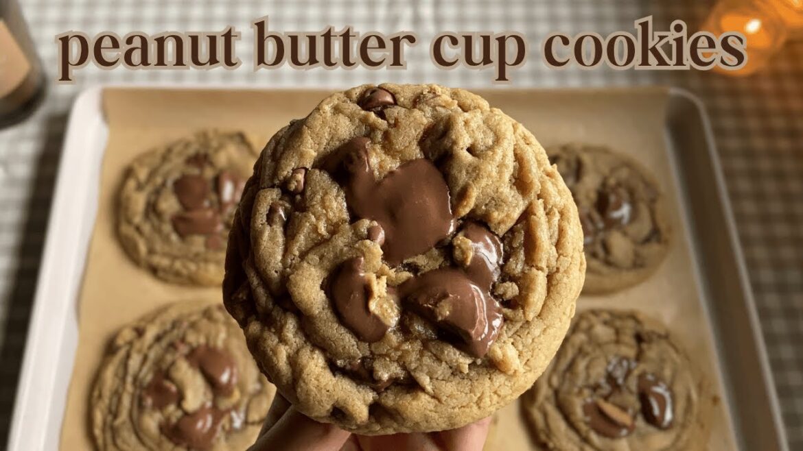 Soft Peanut Butter Cup Chocolate Chip Cookies ♡ Bake With Me Soft Peanut Butter Cup Chocolate Chip Cookies ♡ Bake With Me