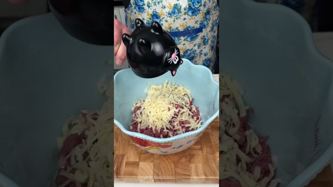 Hot Corned Beef Reuben Dip #easyrecipes #homecooking #drewcooks #comfortfood #gamedayfood