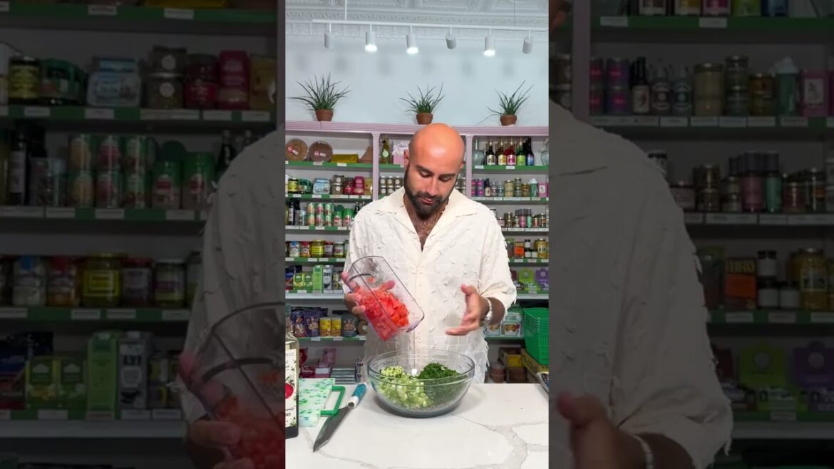 Quinoa Tabbouleh Salad! #quinoasalad #quinoa #saladrecipe #lebanesefood #recipeshorts #tabbouleh