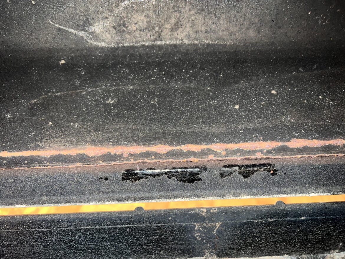 How to fix this? Is this rust?