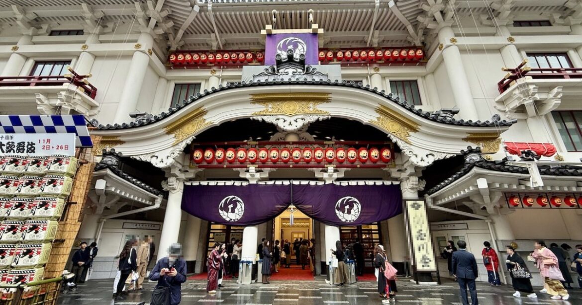 Tokyo’s Kabuki-za Theater curry has a photo that looks deceptive but it’s a star performer Tokyo’s Kabuki-za Theater curry has a photo that looks deceptive but it’s a star performer