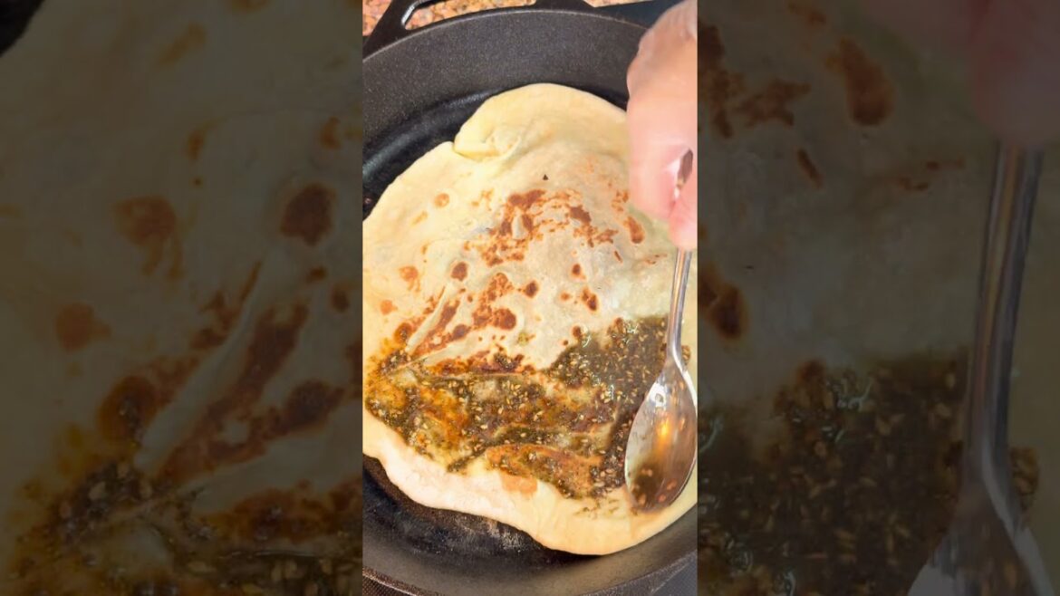 Only 5 ingredients to make Flatbread (Zaatar Saj) #flatbread #zaatar #panbread