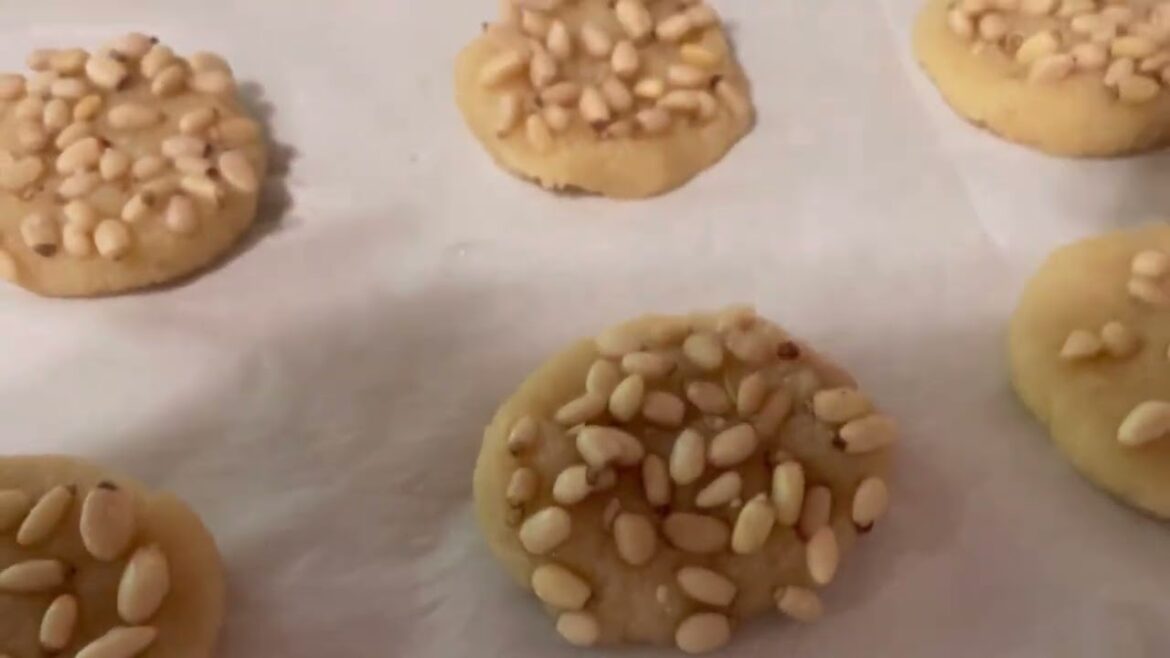 Gluten-free cookies pine nuts .