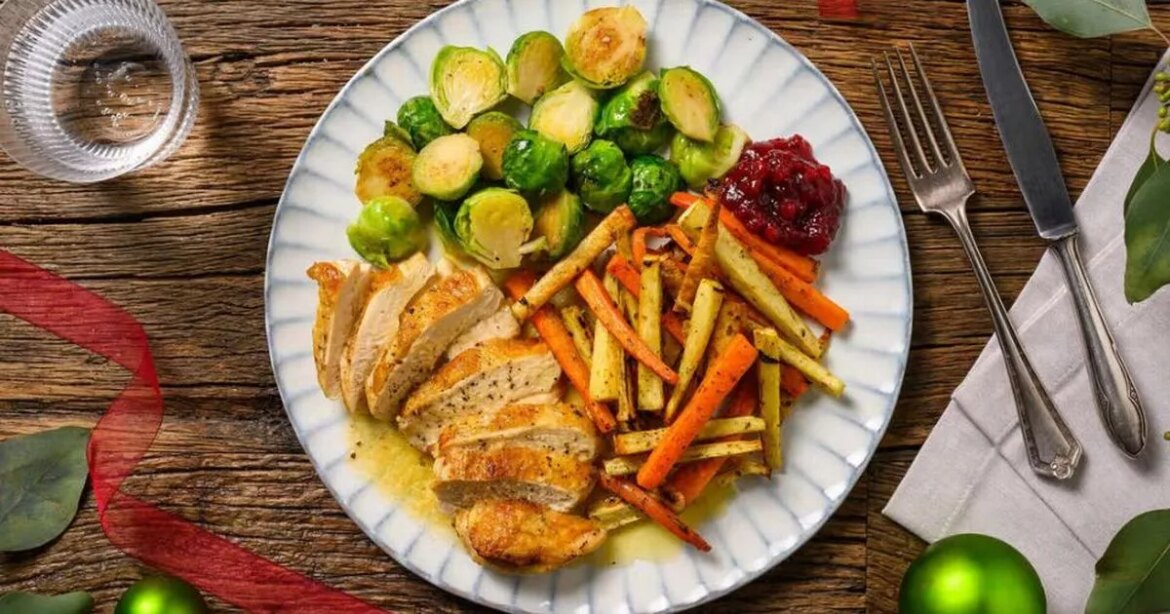 Green Chef launches new Christmas dinner box bundles in festive 2025 menu Daily Mirror