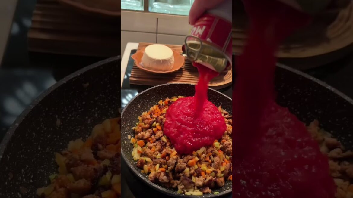 "Ricotta&spinach stuffed seashells with bolognaise sauce#risotto#halloumicheese #food #cheesypasta"