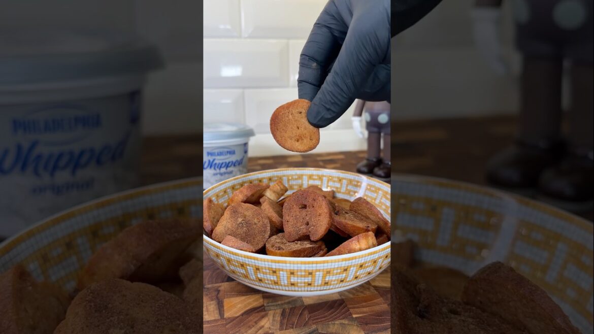 Cinnamon toast bagel chips #shorts