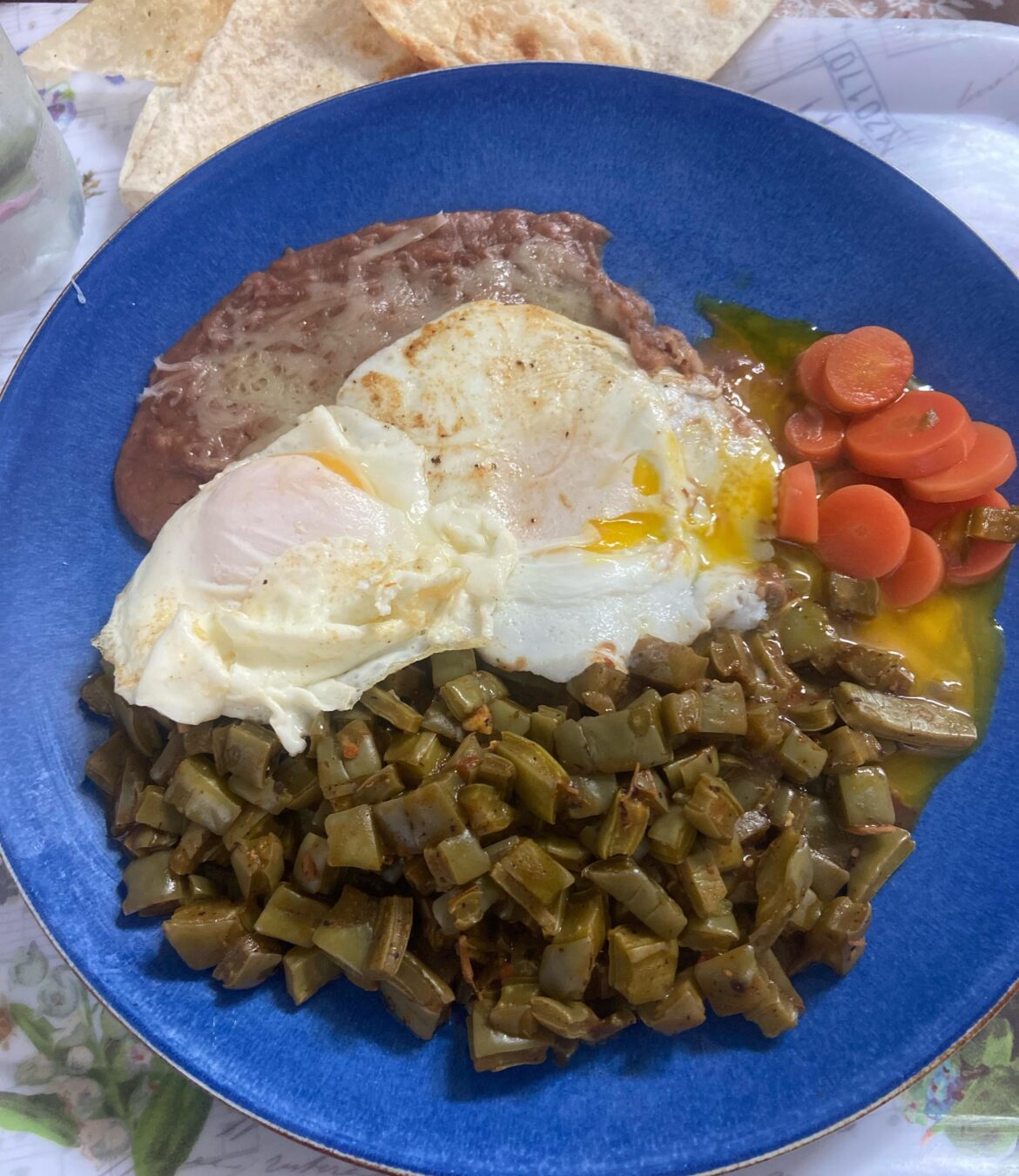 Desayuno. Nopales :)