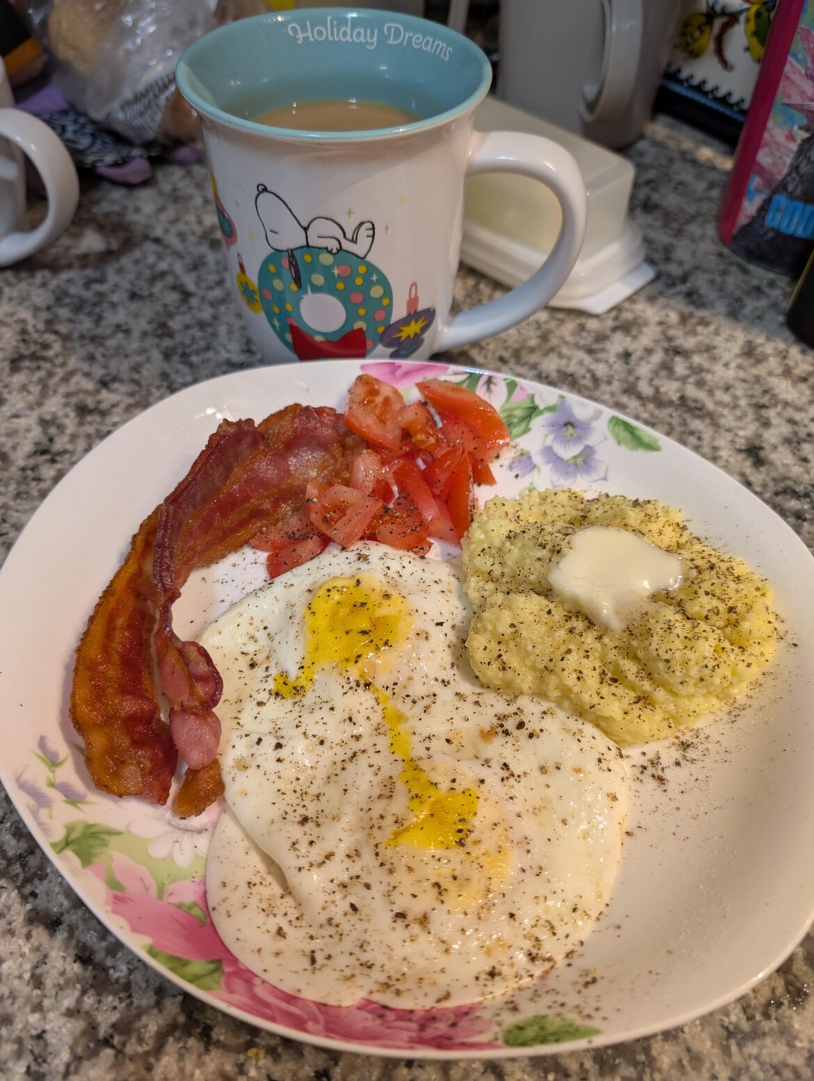 My country breakfast 2ehhs medium, Grits, bacon, chopped tomatoes.❤️🫣