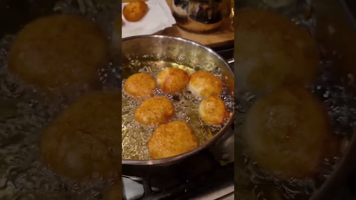 Zeppole Italian fried donuts.#Zeppole #Italiandonuts#Italianfrittelle