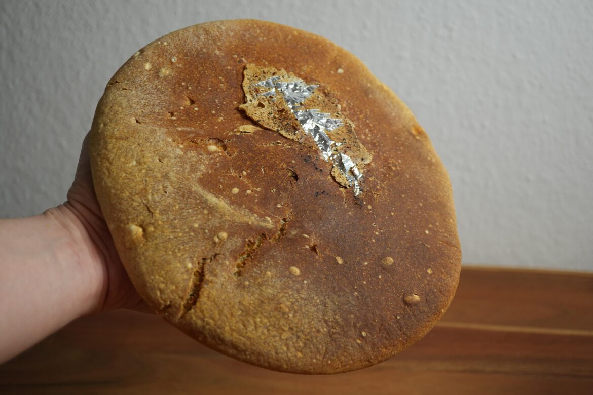 [Update] I, 39yo electrical engineer, tried 80% hydration for my 2nd loaf in my life. The basic laws of baking didnt now alow it