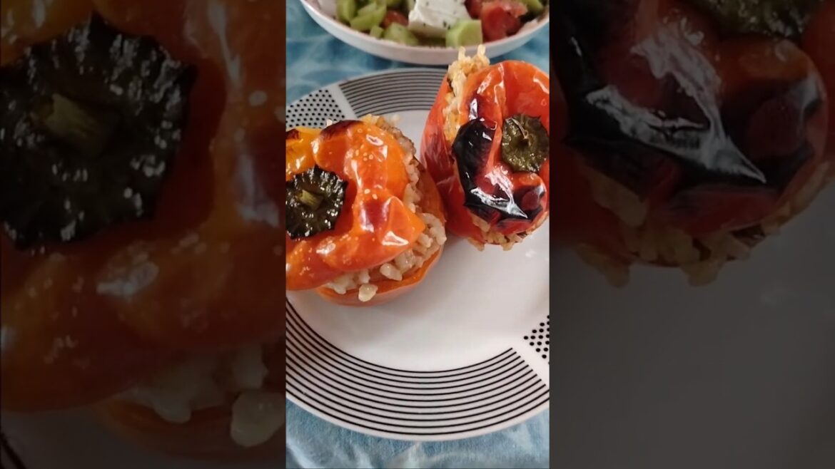 Γεμιστά και χωριάτικη....Έρωτας με την πρώτη ματιά #food #delicius #stuffedpeppers