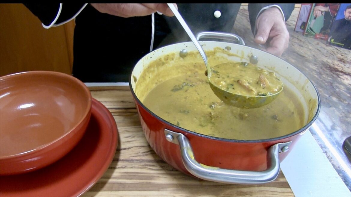 Zuppa d'autunno, con zucca, castagne e funghi