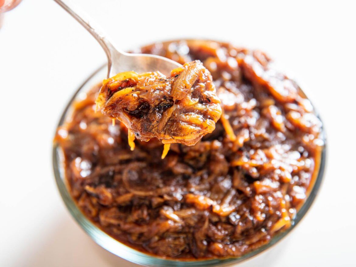 What would be the best way to scale up SE's recipe for caramelized onions?
