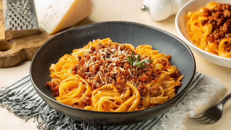 A plate with tagliatelle al ragu