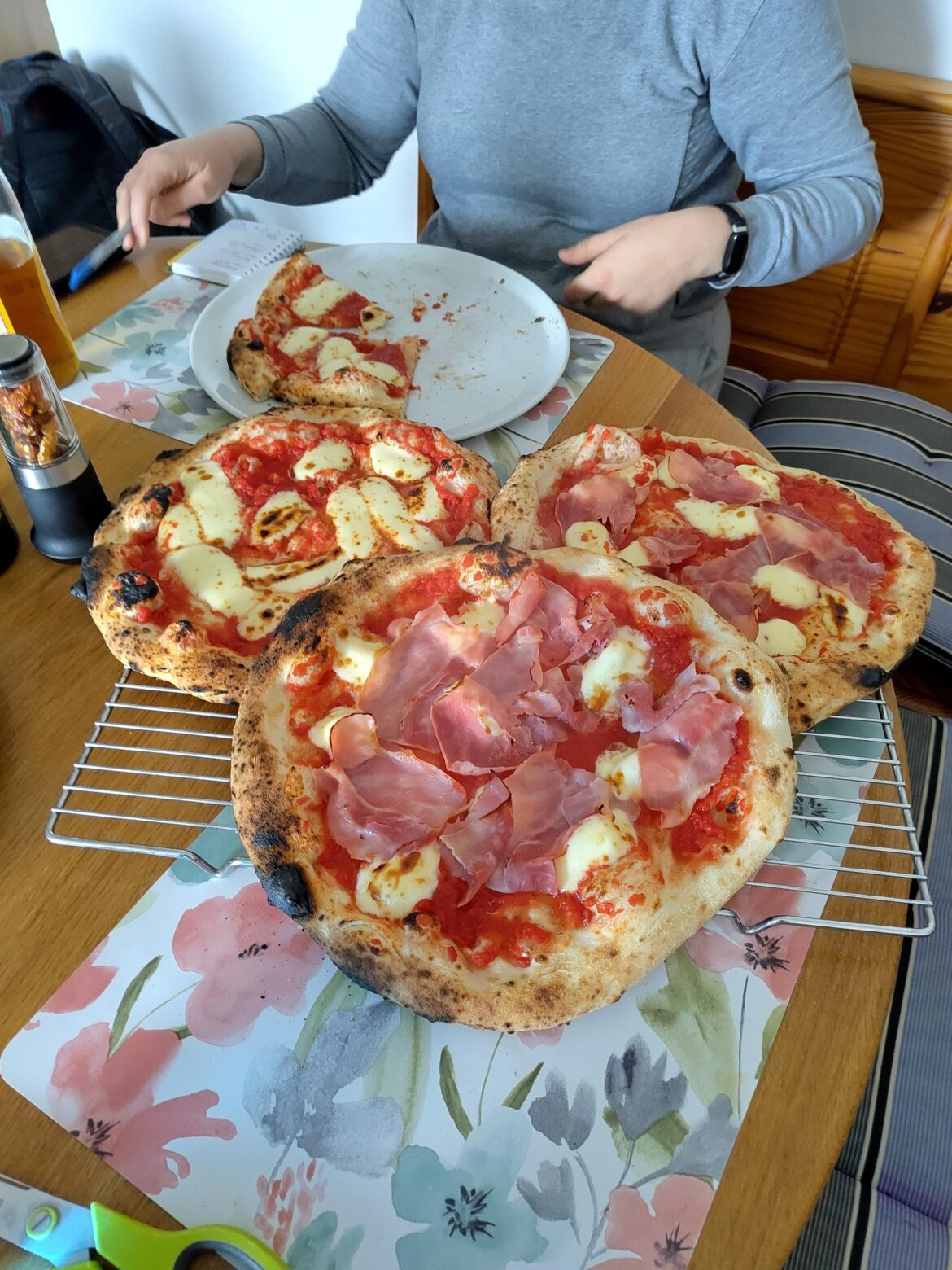 4 pizzas in 12 minutes 4 pizzas in 12 minutes