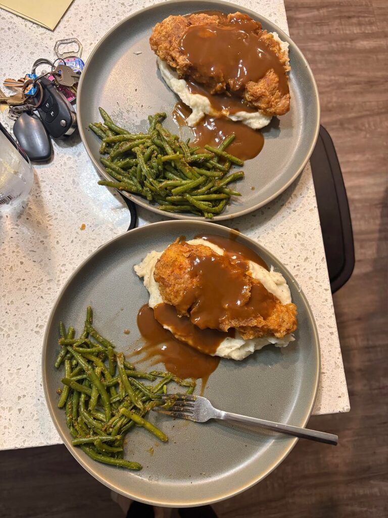 Tonight’s dinner: Homemade country fried chicken, homemade mash potatoes and gravy, & Trader Joe’s green beans 🤠