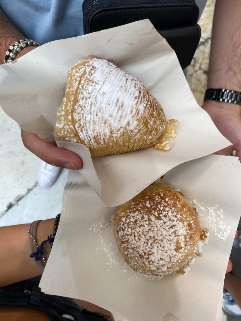 How many calories do they have? They are Neapolitan puffs, one riccia and one shortcrust pastry