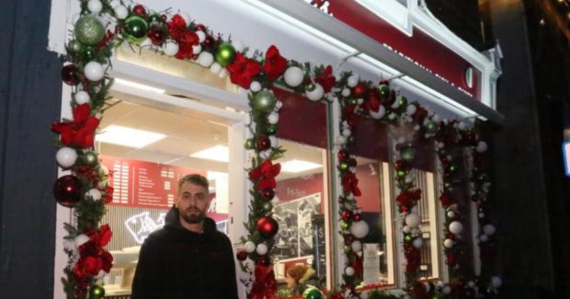 Macari’s Chip Shop in Weymss Bay serve free Christmas meals Macari's Chip Shop in Weymss Bay serve free Christmas meals