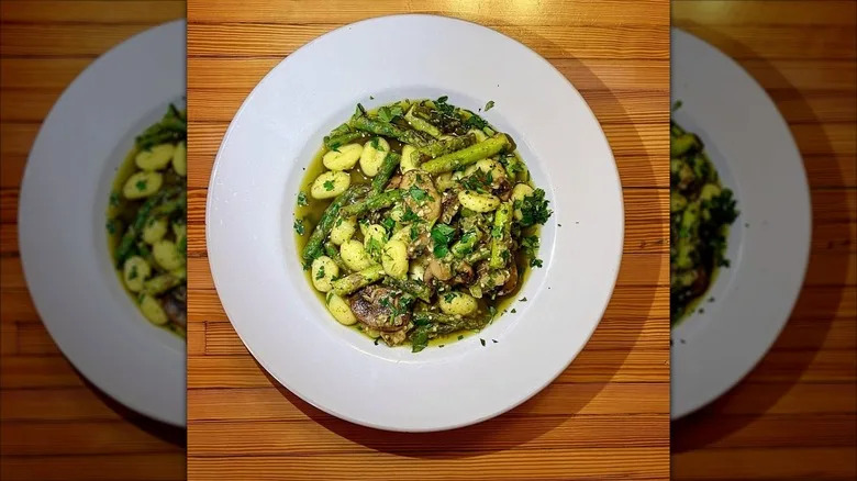 Gnocchi in greens broth with asparagus