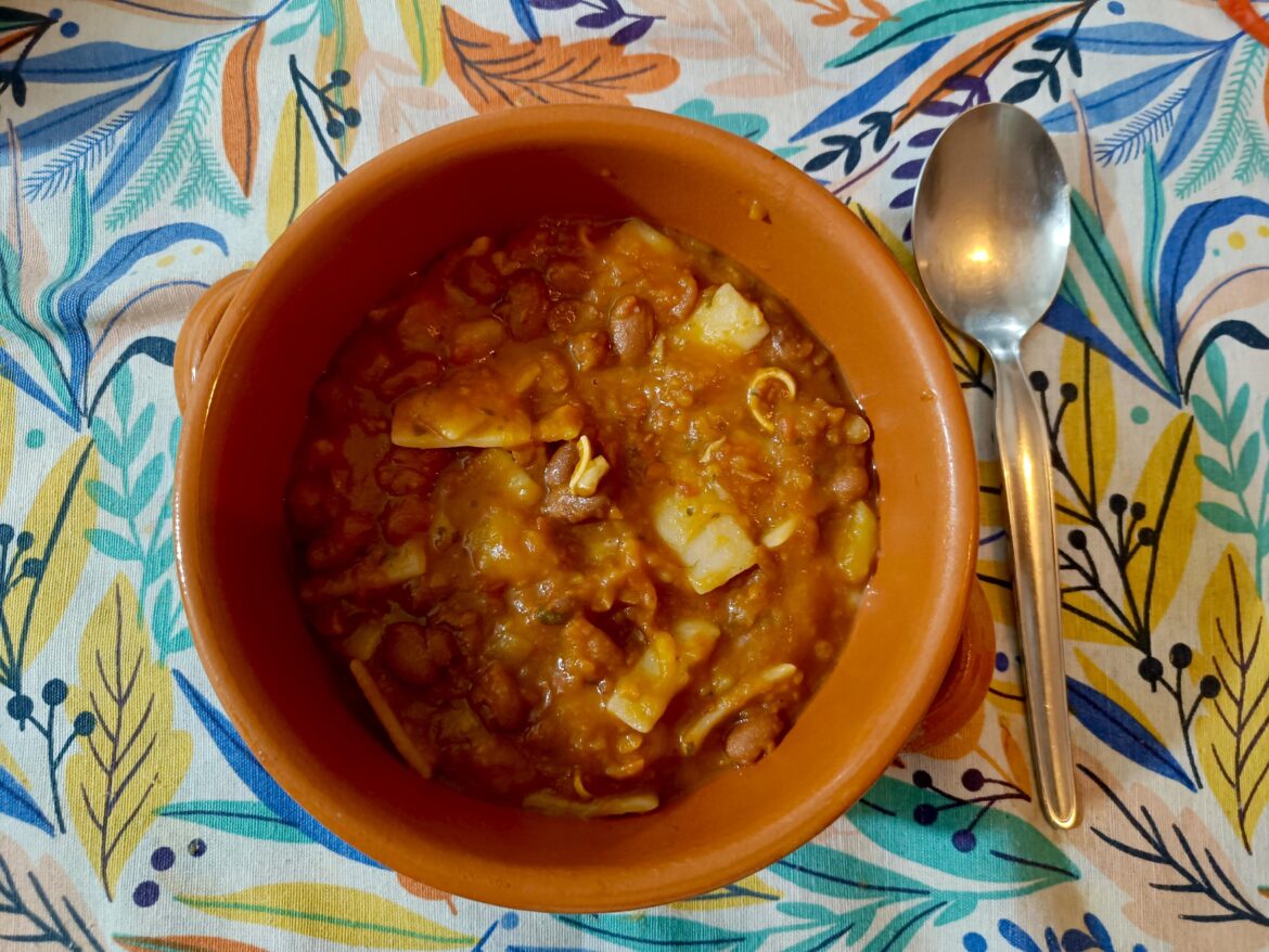 Pasta e fagioli con recchie di porco