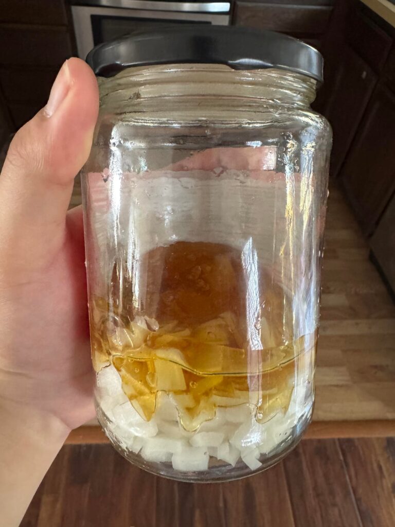 Made onion soda after trying zwiebelsaft thanks to a suggestion of a German friend of mine. Made onion soda after trying zwiebelsaft thanks to a suggestion of a German friend of mine.