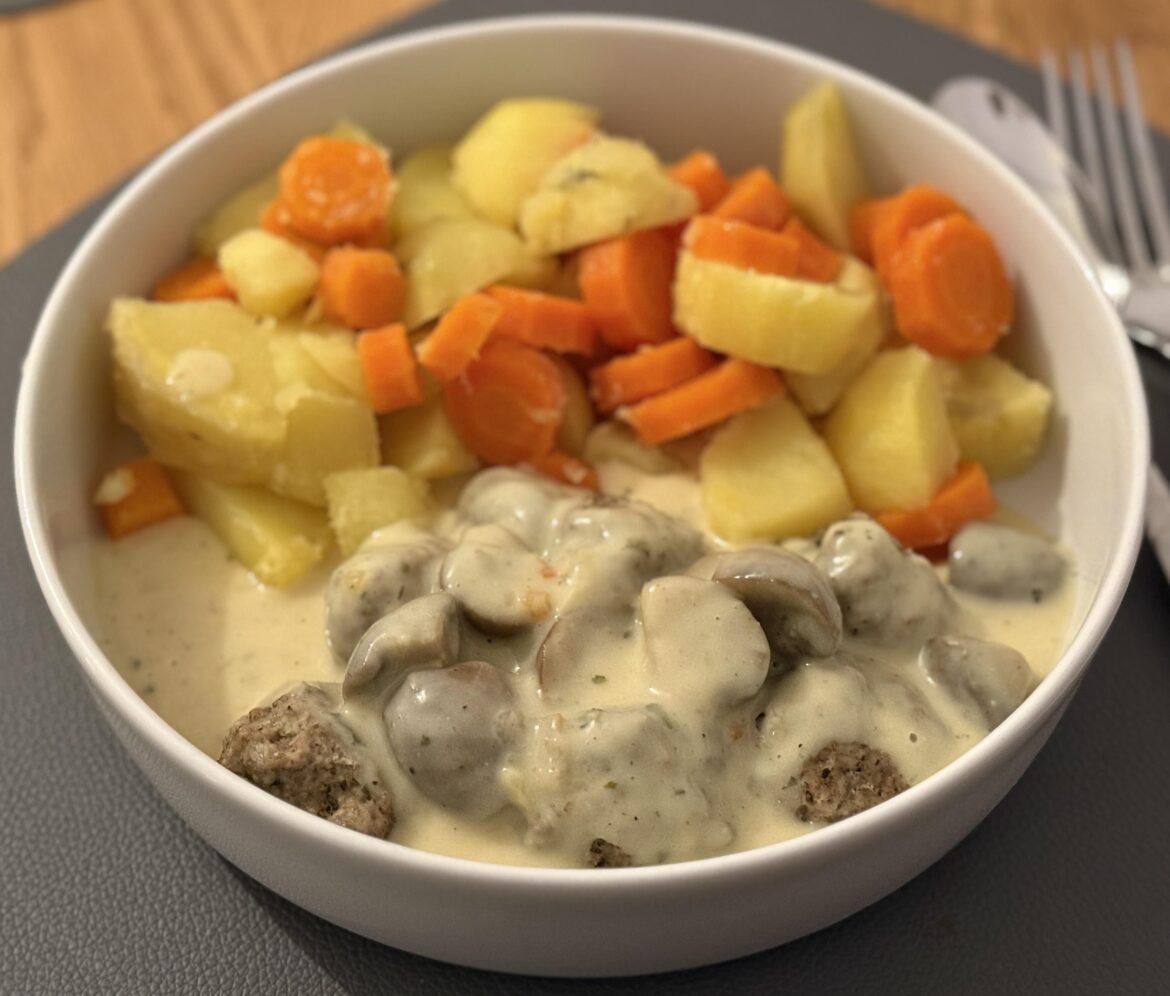 Meatballs with cream sauce