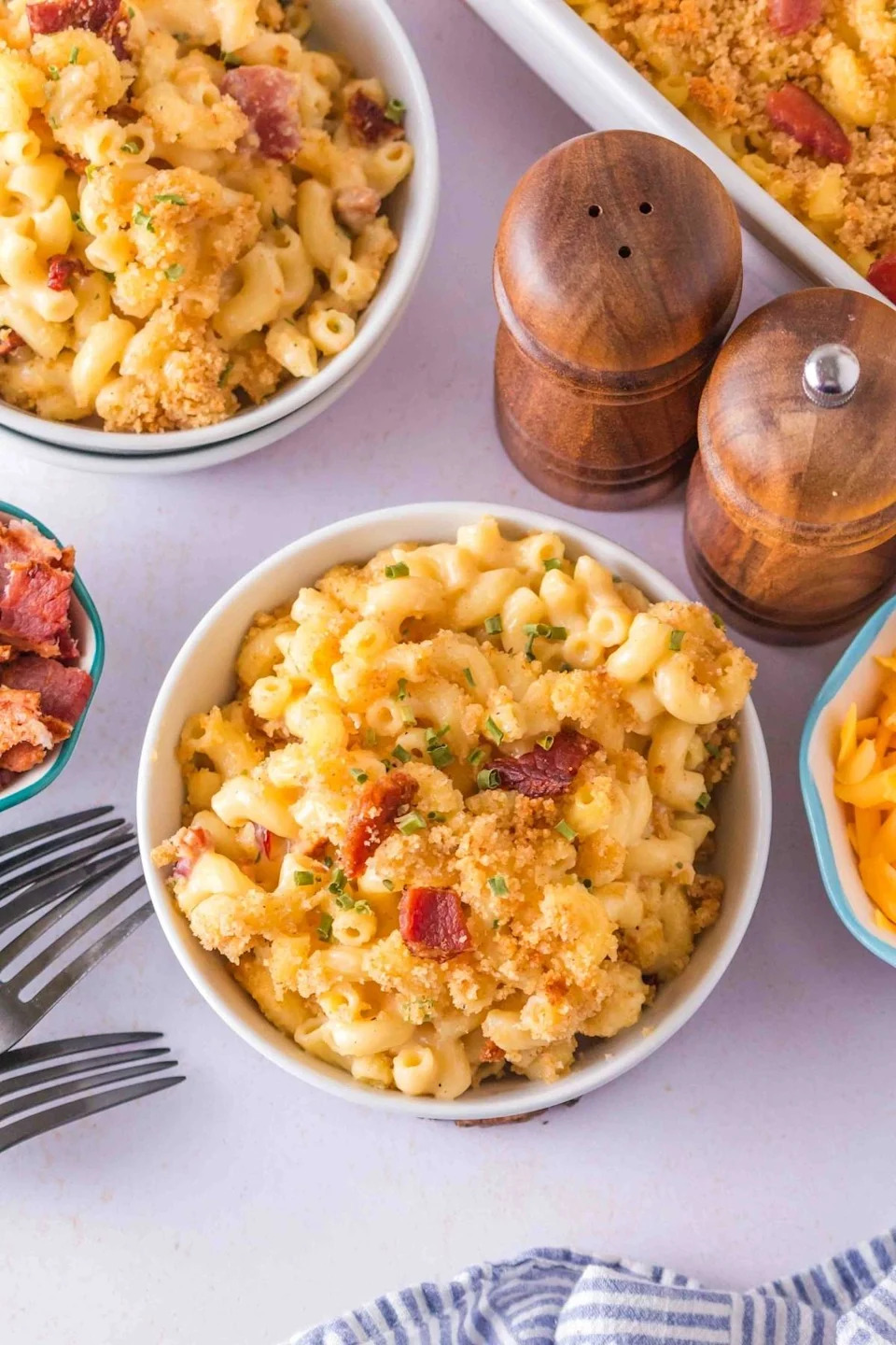 Loaded mac and cheese in a bowl.