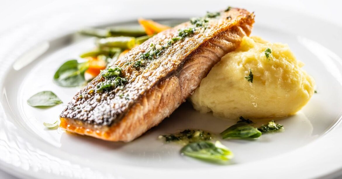 French chef shares secret to making perfect crispy salmon skin at home