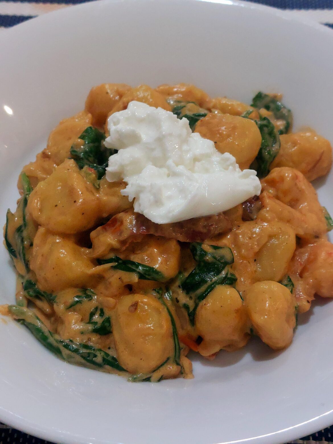 Potato gnocchi with shrimp and spinach cream sauce Potato gnocchi with shrimp and spinach cream sauce