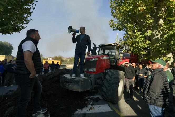 Damien Onorre (center), president of the Aude (southern France) winegrowers' union, and Jérôme Barthès (left), president of the FDSEA, the National Federation of Agricultural Holders' Unions, during a demonstration by winegrowers and farmers against property tax, in front of the Carcassonne tax center, southern France, October 16, 2025.
