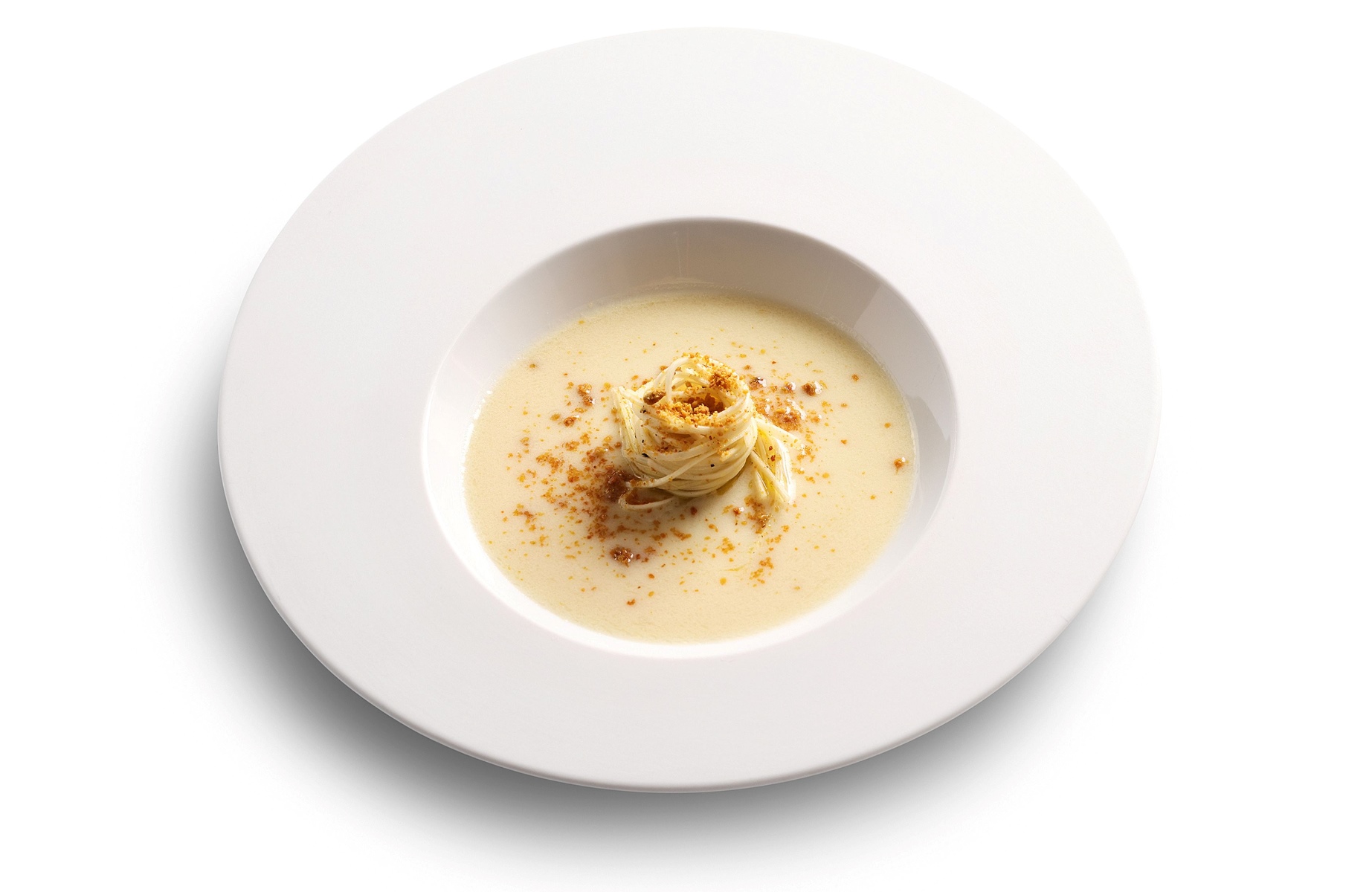 Pupunha spaghetti with bagna càuda cream and pistachio farofa, from One MICHELIN Starred Picchi. © Erika Mayumi/Crudo/Picchi