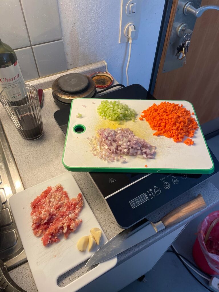 I made spaghetti bolognese for my gf.