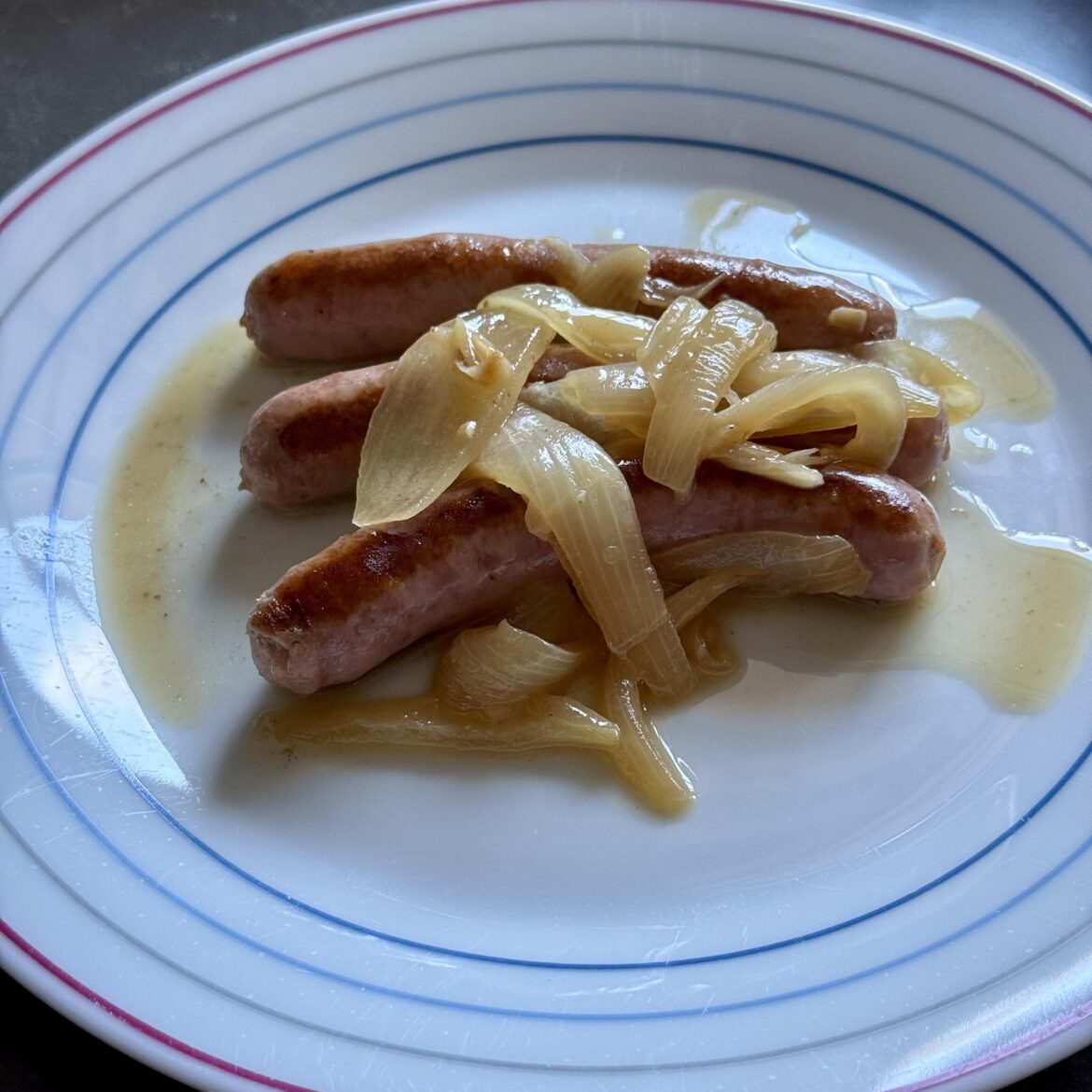 Pork sausages in white wine sauce