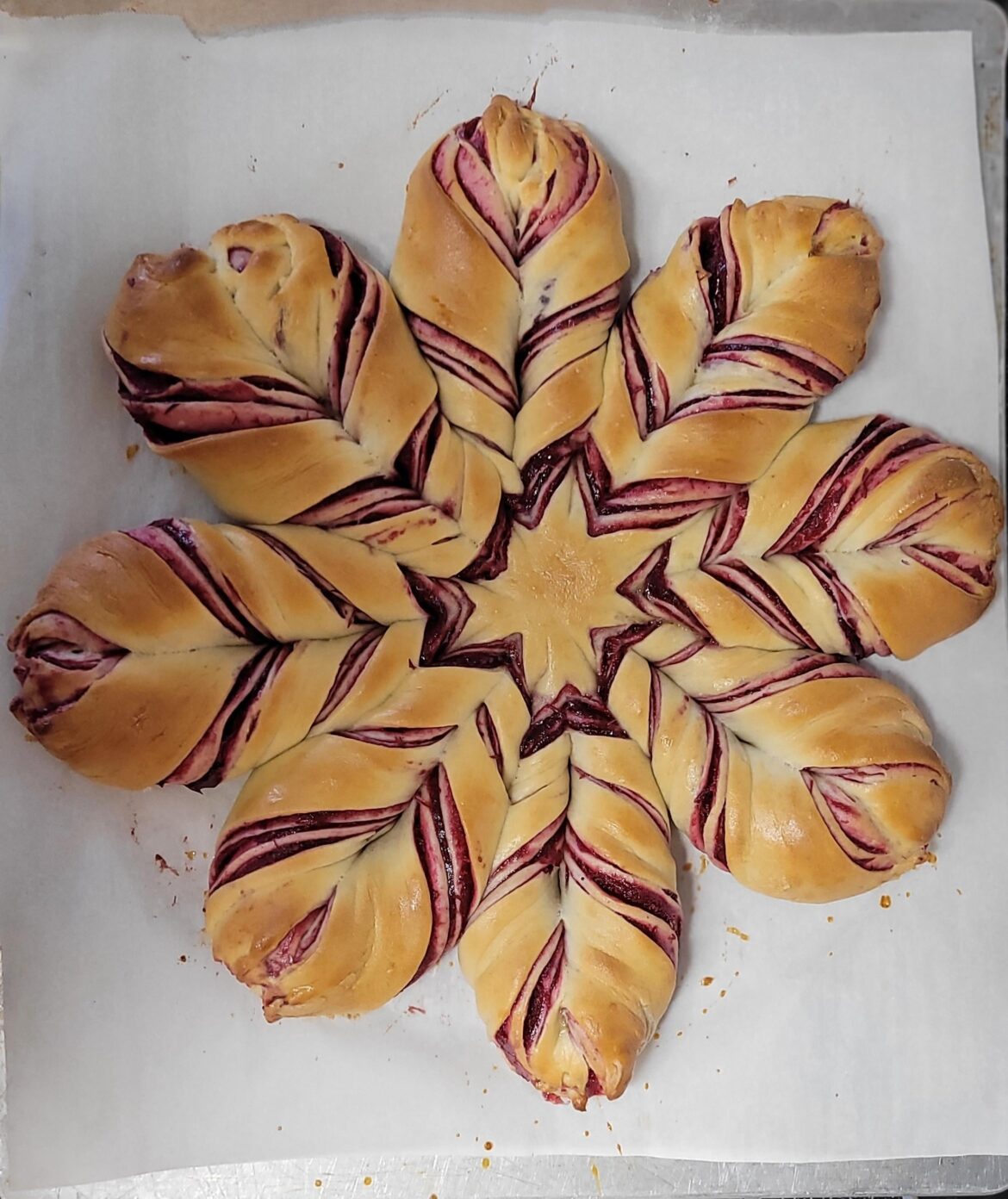 Spiced Cranberry Star Bread, I suddenly felt very Christmassy after baking it Spiced Cranberry Star Bread, I suddenly felt very Christmassy after baking it