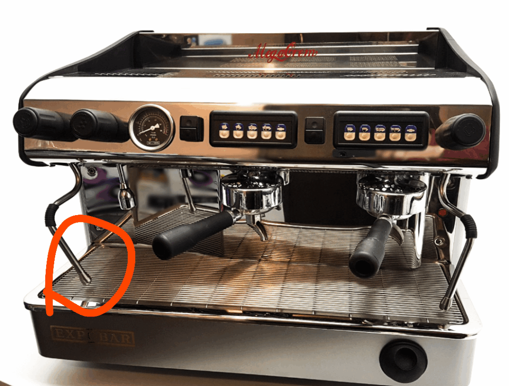 Can you please tell me how to properly steam milk to get a smooth, creamy texture for latte art?