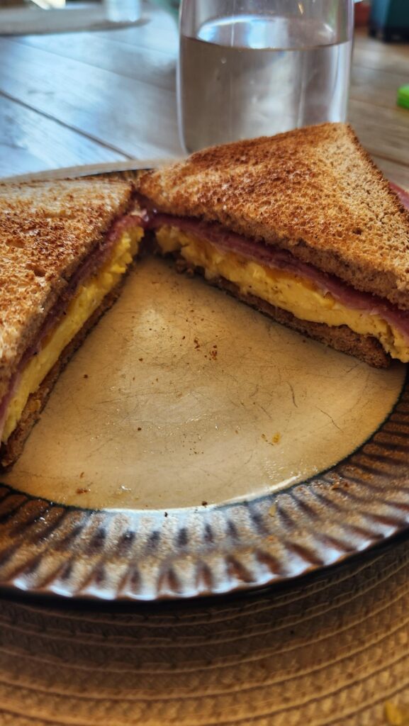 Breakfast sandwich