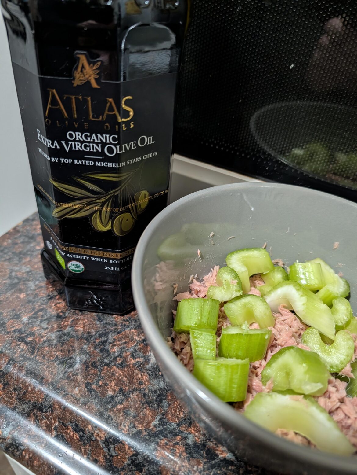 Don't get cheap olive oil! Simple tuna bowl.