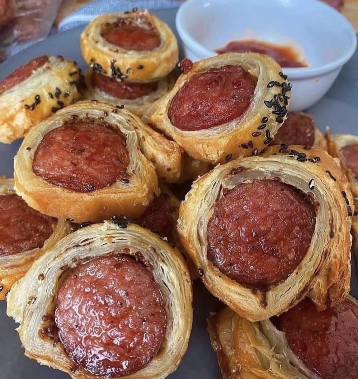 [Homemade] Puff pastry with sausage