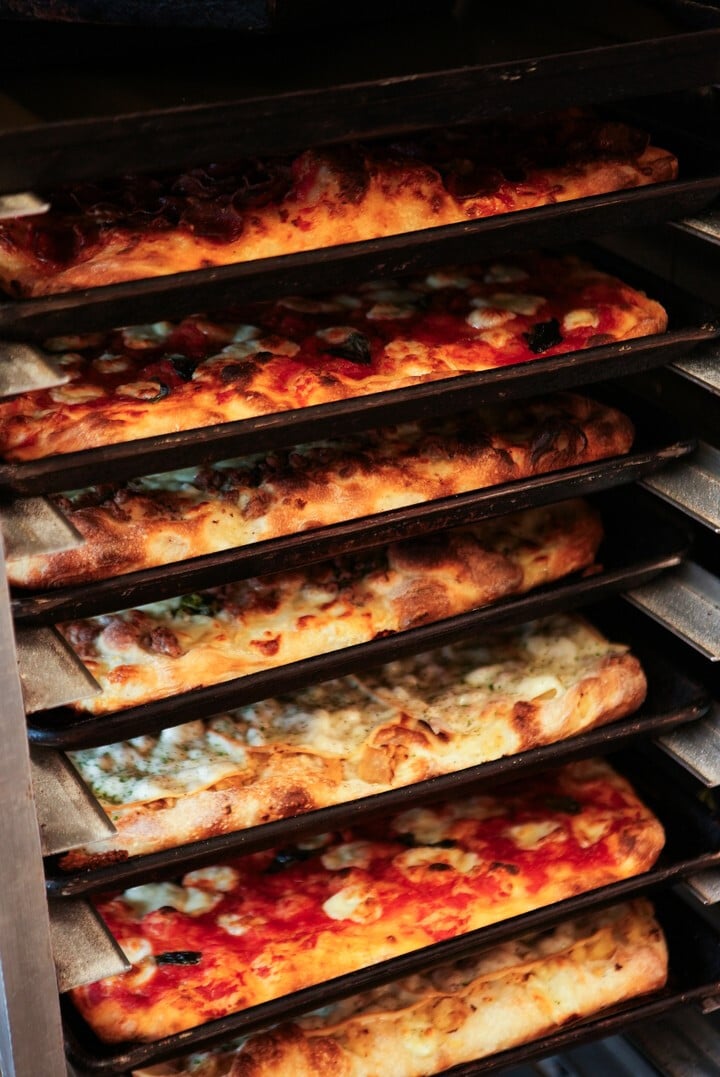 Pizza - Impasto - Le guide ultime de la Petite Italie: les meilleures adresses pour manger, boire et découvrir Pizza - Impasto - Le guide ultime de la Petite Italie: les meilleures adresses pour manger, boire et découvrir