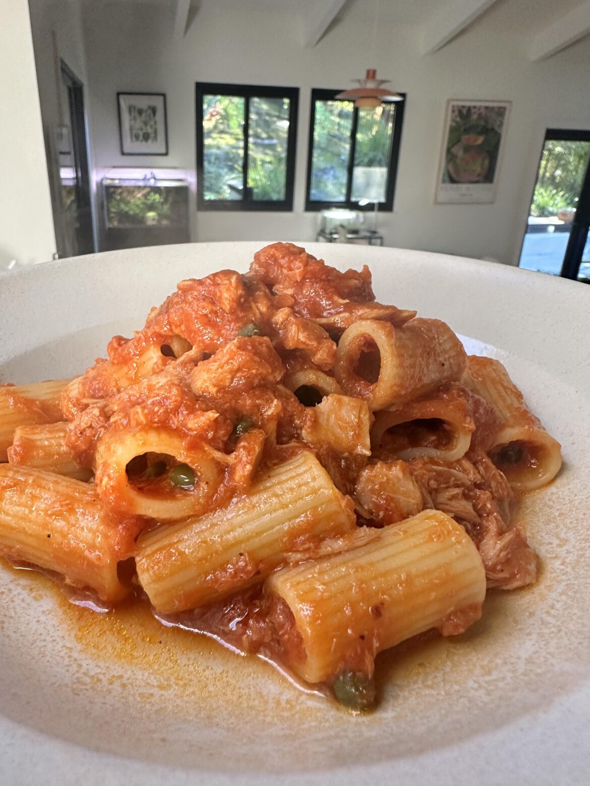 Rigatoni tonno, pomodoro, e capperi Rigatoni tonno, pomodoro, e capperi