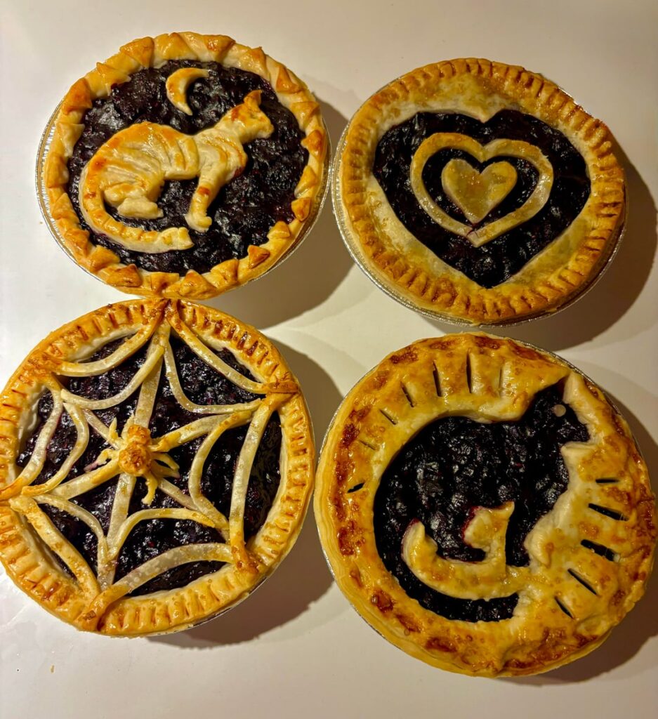 I’ve become obsessed with making mini pies! I’ve become obsessed with making mini pies!