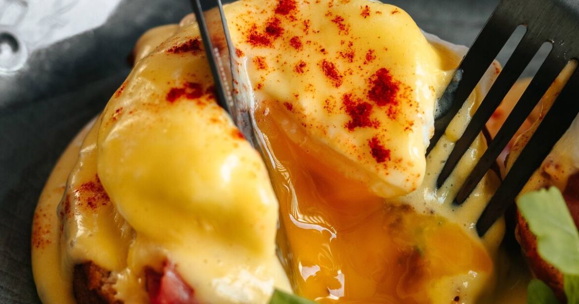 Eggs will poach perfectly in 45 seconds with chef’s microwave method Eggs will poach perfectly in 45 seconds with chef's microwave method